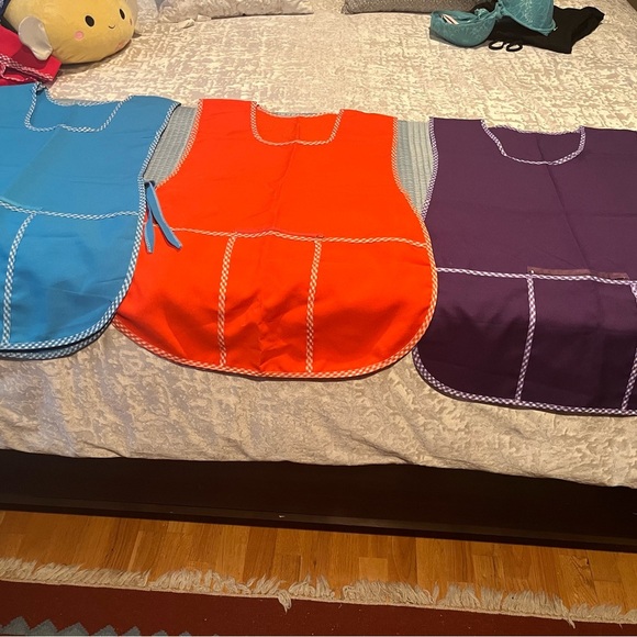 Playful Blue and Orange Bibs for Mess-Free Fun - Picture 1 of 4